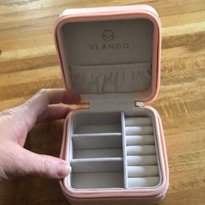 Vlando travel jewelry case